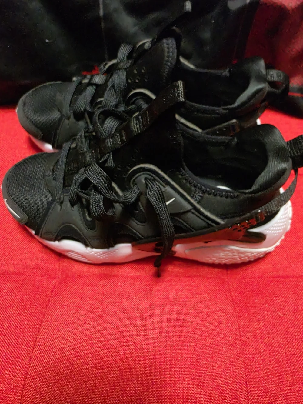 Womens  Black Athletic Sneakers - Breathable Comfort